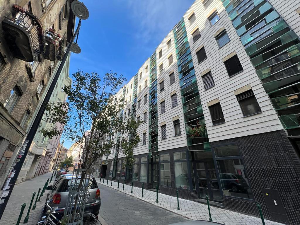 Palace Quarter 1 Peaceful Modern Central Top Floor Apartment ブダペスト エクステリア 写真